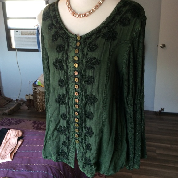 My Choice Tops - ✨Gorgeous Green Embroidered Top✨